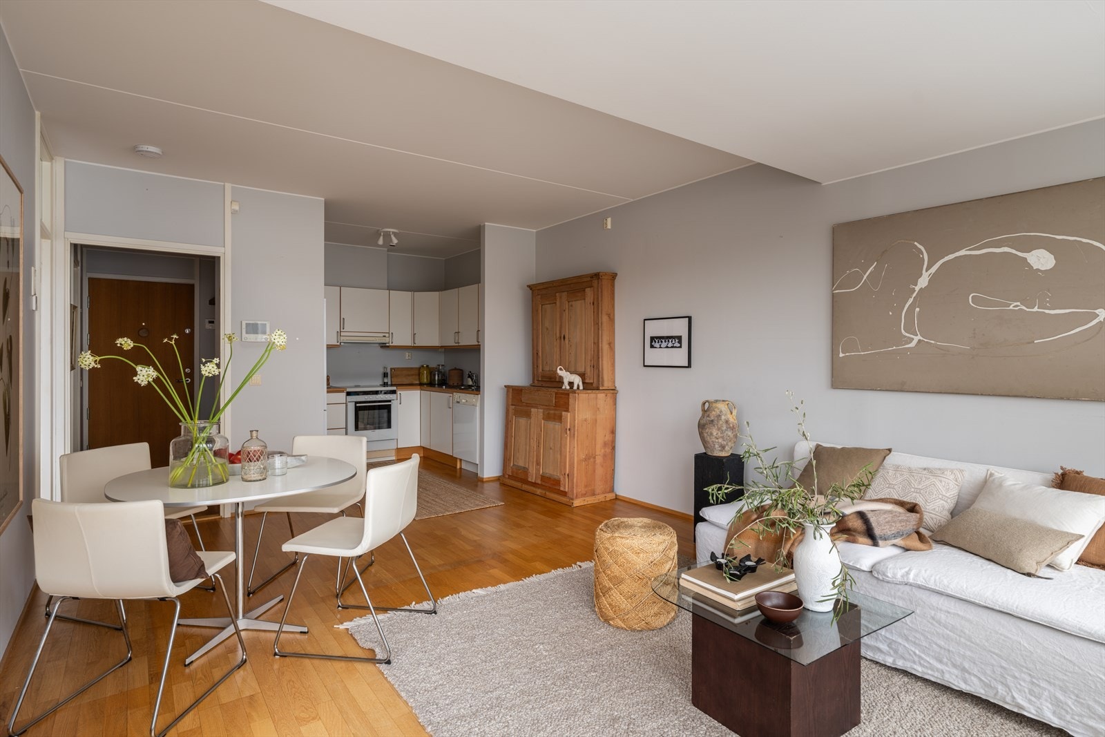 Leiligheten har god standard på innredninger, overflater og utstyr. Galleribilde