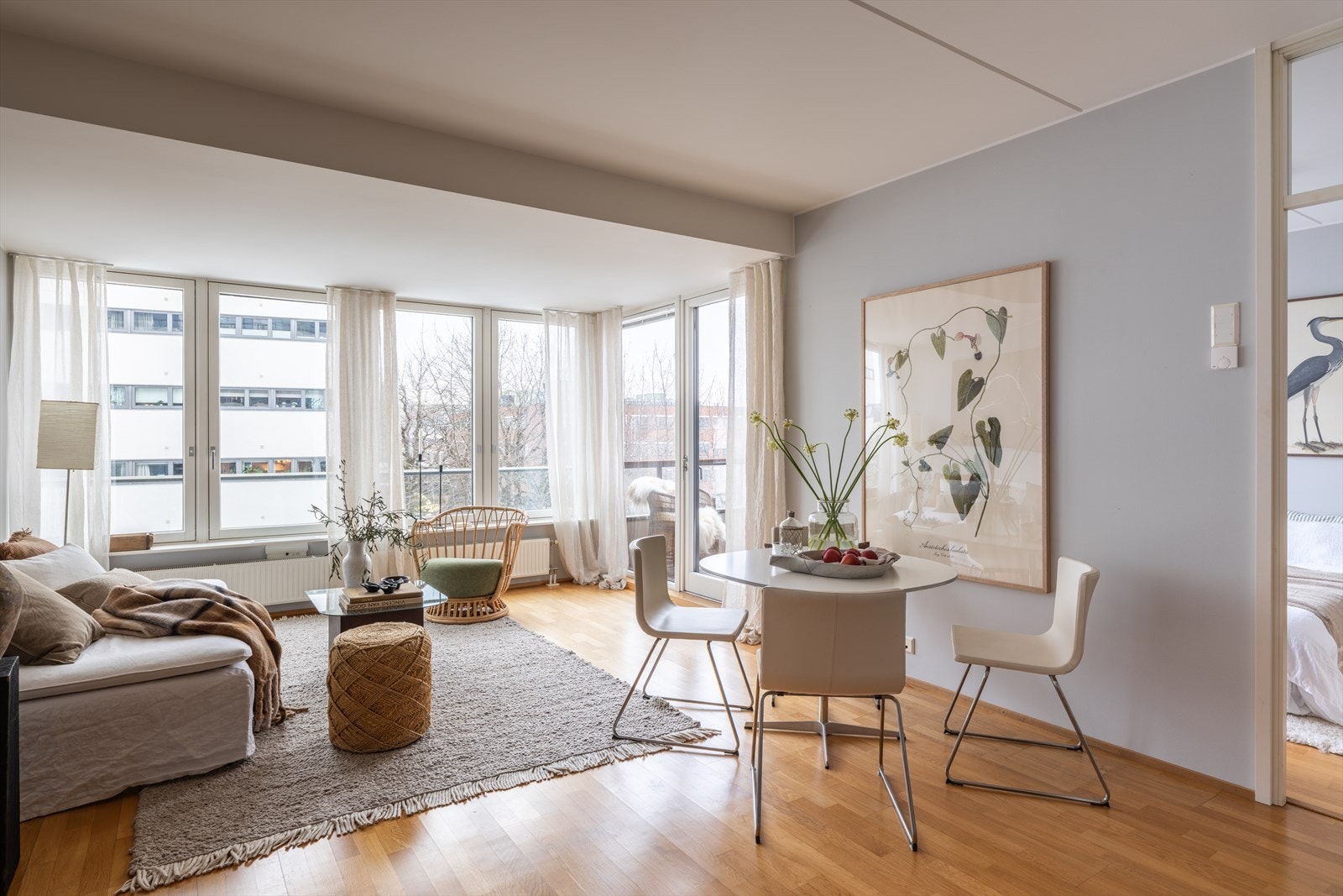 Lys og lettstelt 2-roms leilighet beliggende i byggets 4. etasje. Galleribilde