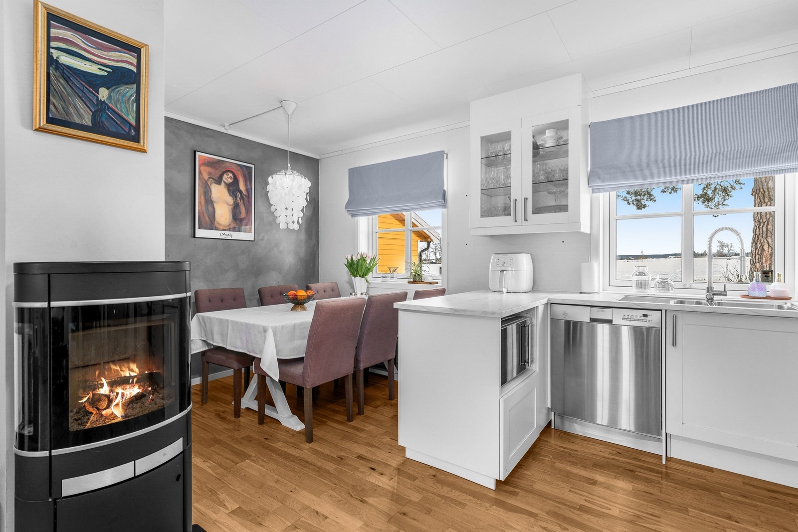 Det er en praktisk nisje til spisegruppe. En sosial og familievennlig løsning. Galleribilde