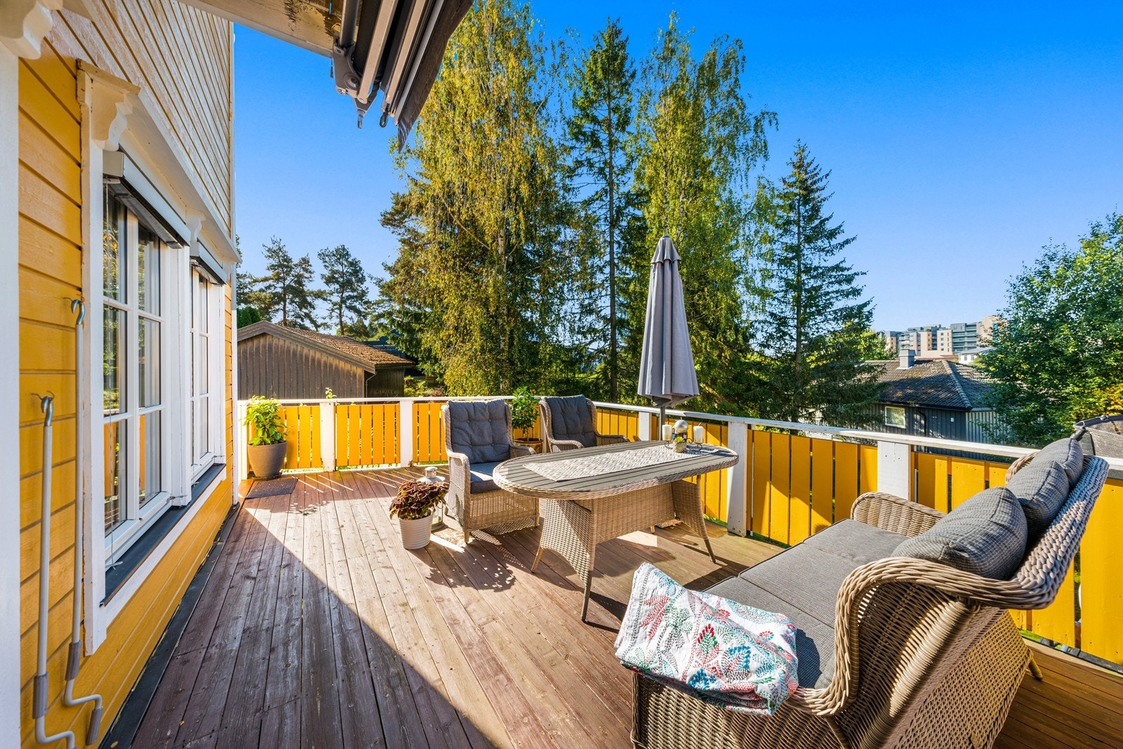 Boligen ligger i en blindvei, så det er lite biltrafikk utenfor. Galleribilde