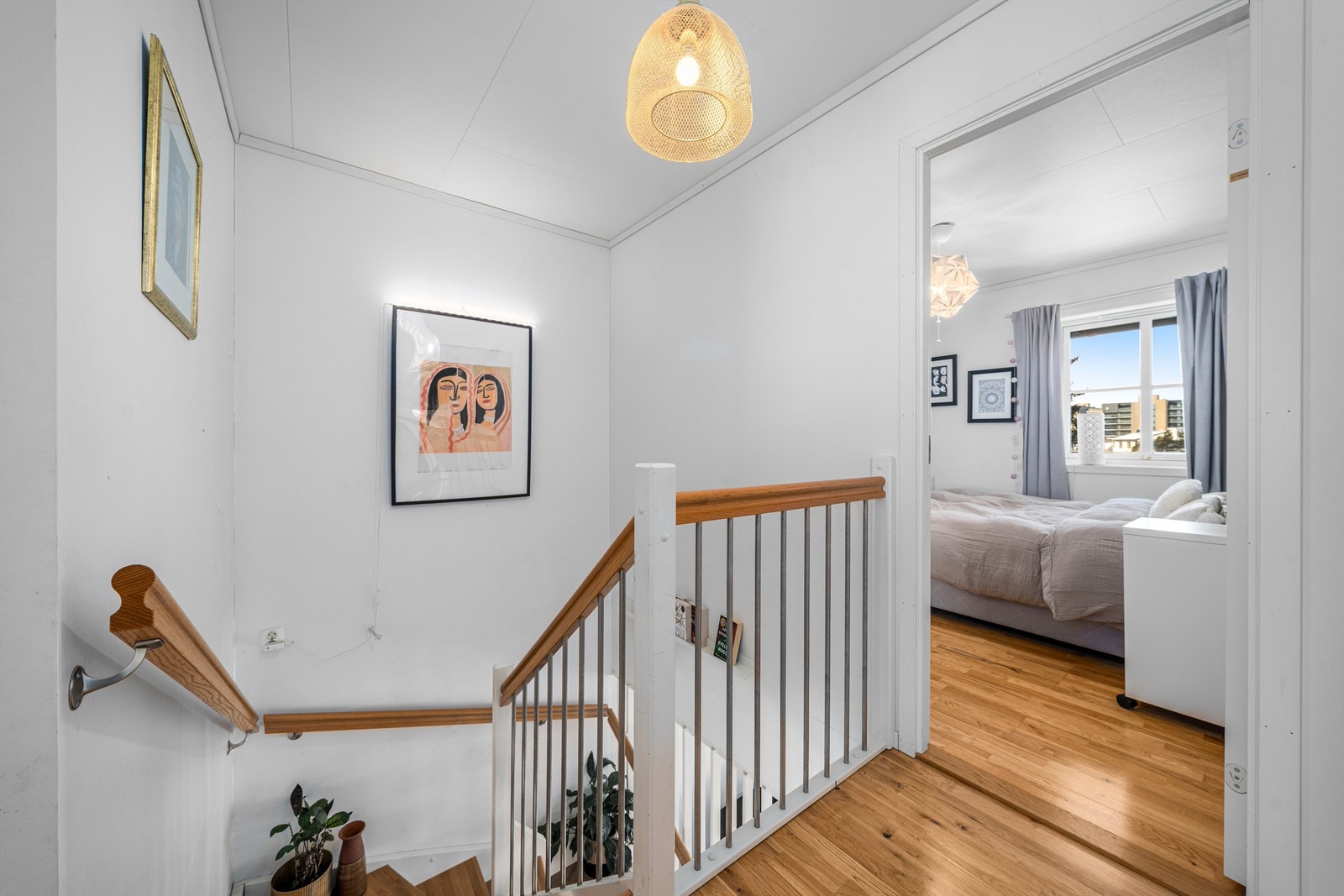 Oppe i 2. etasje er det 3 gode soverom + baderom. Galleribilde