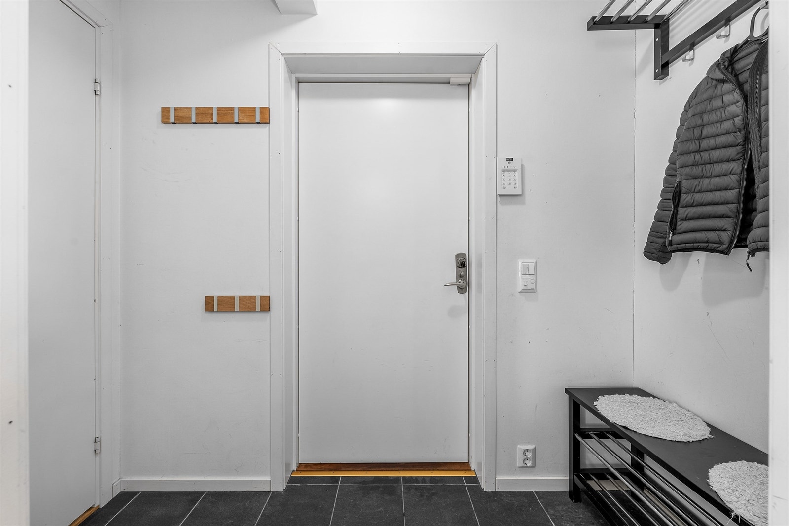 Entré/gang med gulvvarme. Galleribilde