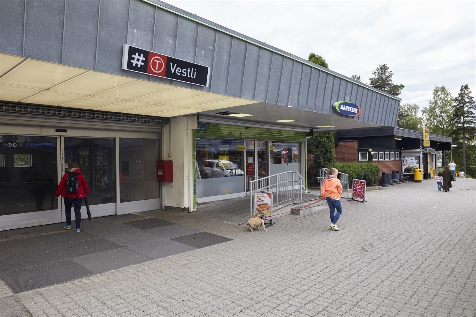 Kort gangavstand fra leiligheten til Vestli T-banestasjon med linje 4 og 5. Galleribilde