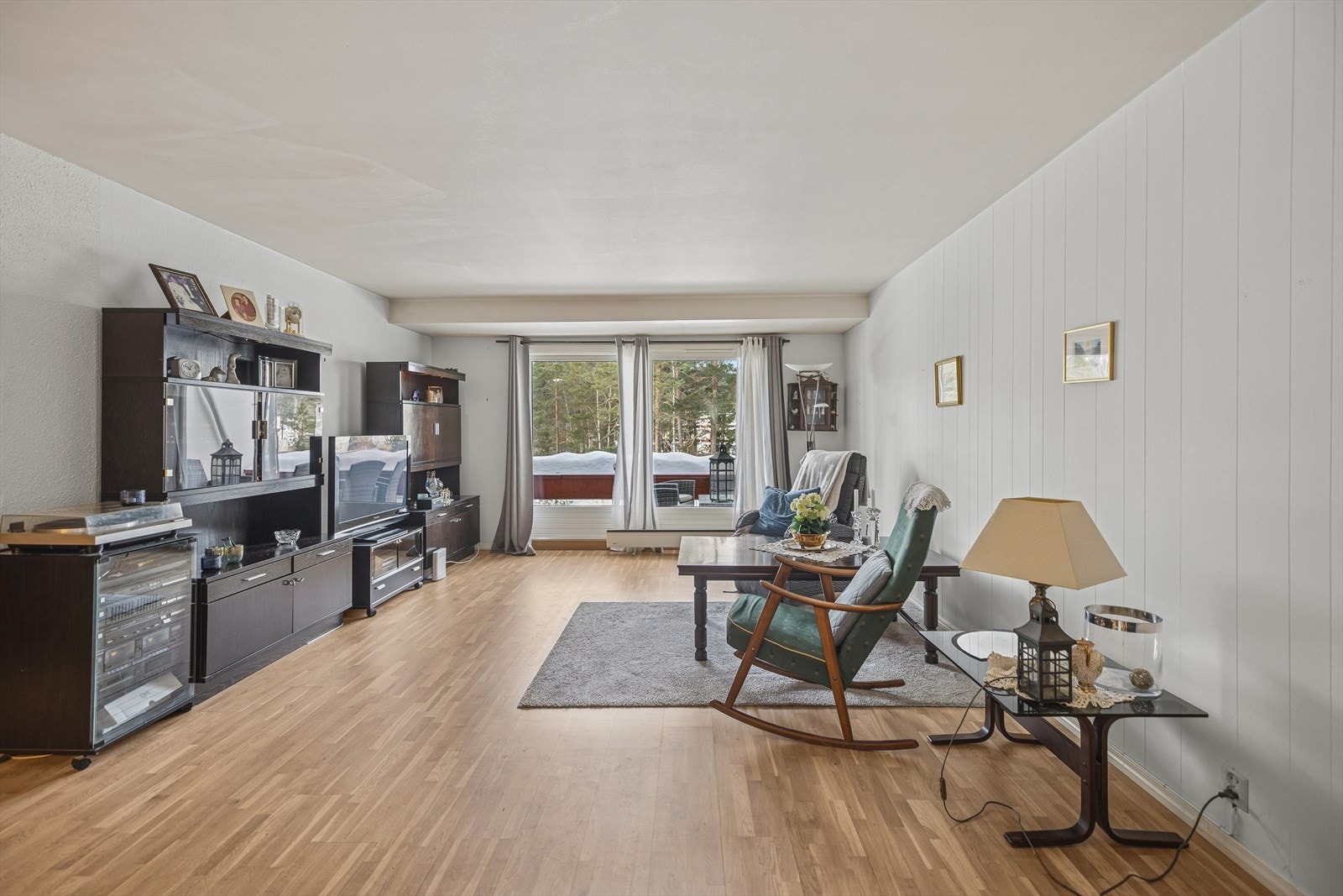 Rommet har meget romslig og god plass til ønsket møblement. Galleribilde