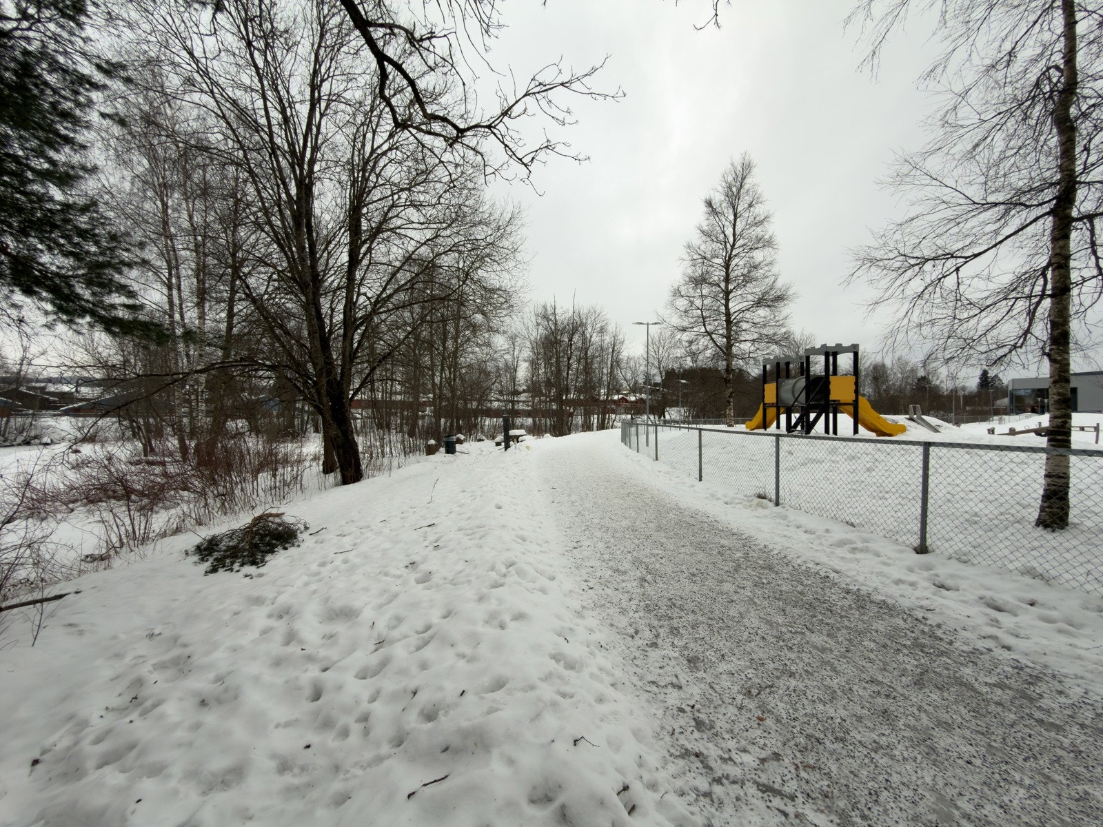 Områdene rundt byr på god rekreasjon i marka og flotte turstier Galleribilde