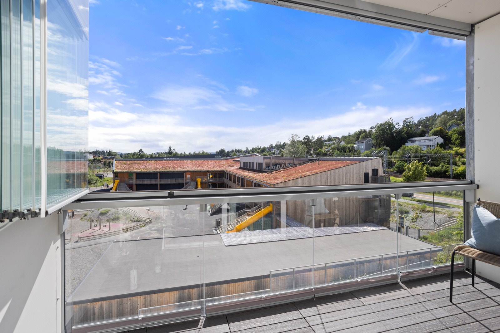 Her er solforholdene gode, og det er fin plass til en hyggelig sittegruppe Galleribilde