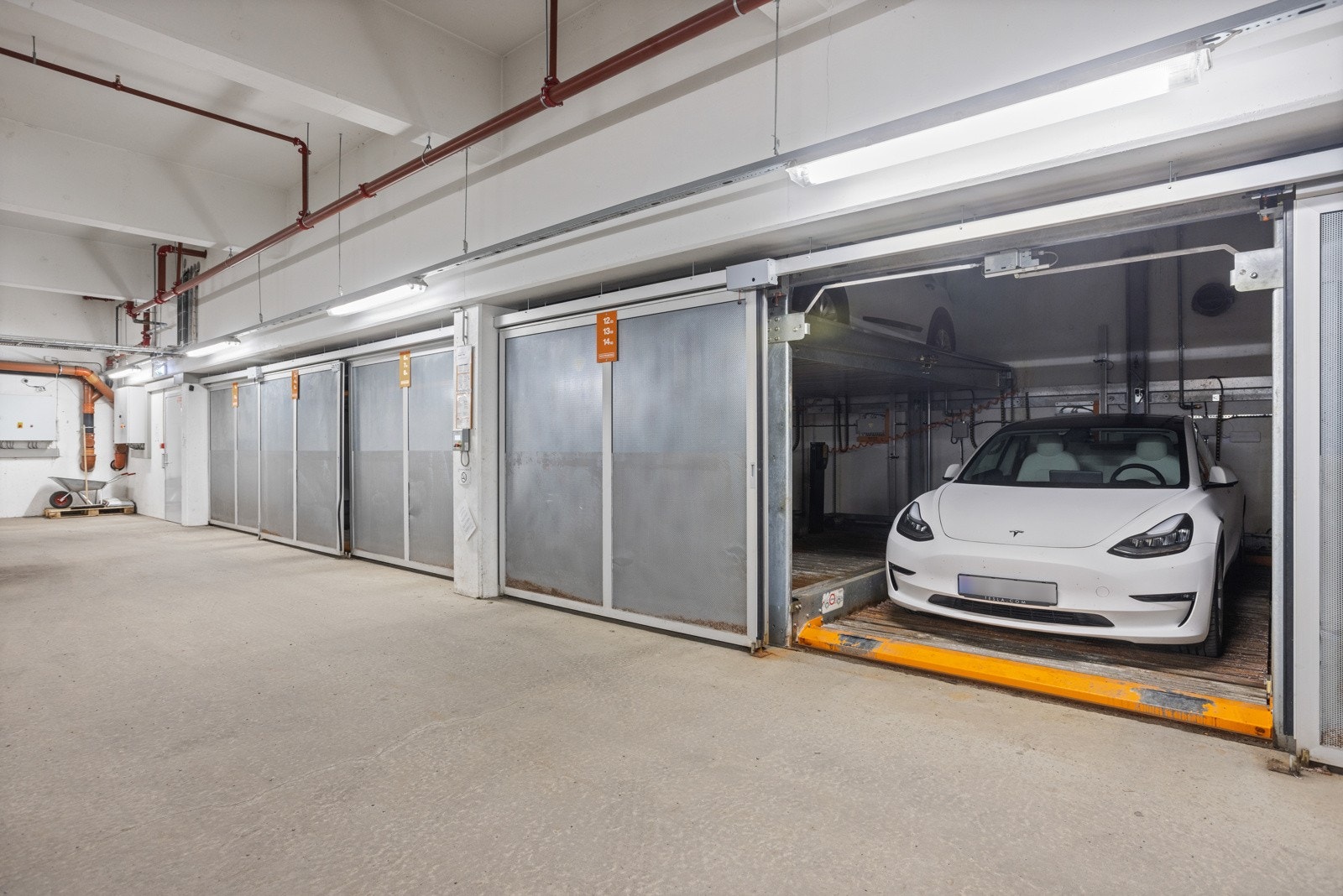 Det medfølger p-plass i felles garasjeanlegg - plassen er klargjort for montering av elbillader Galleribilde