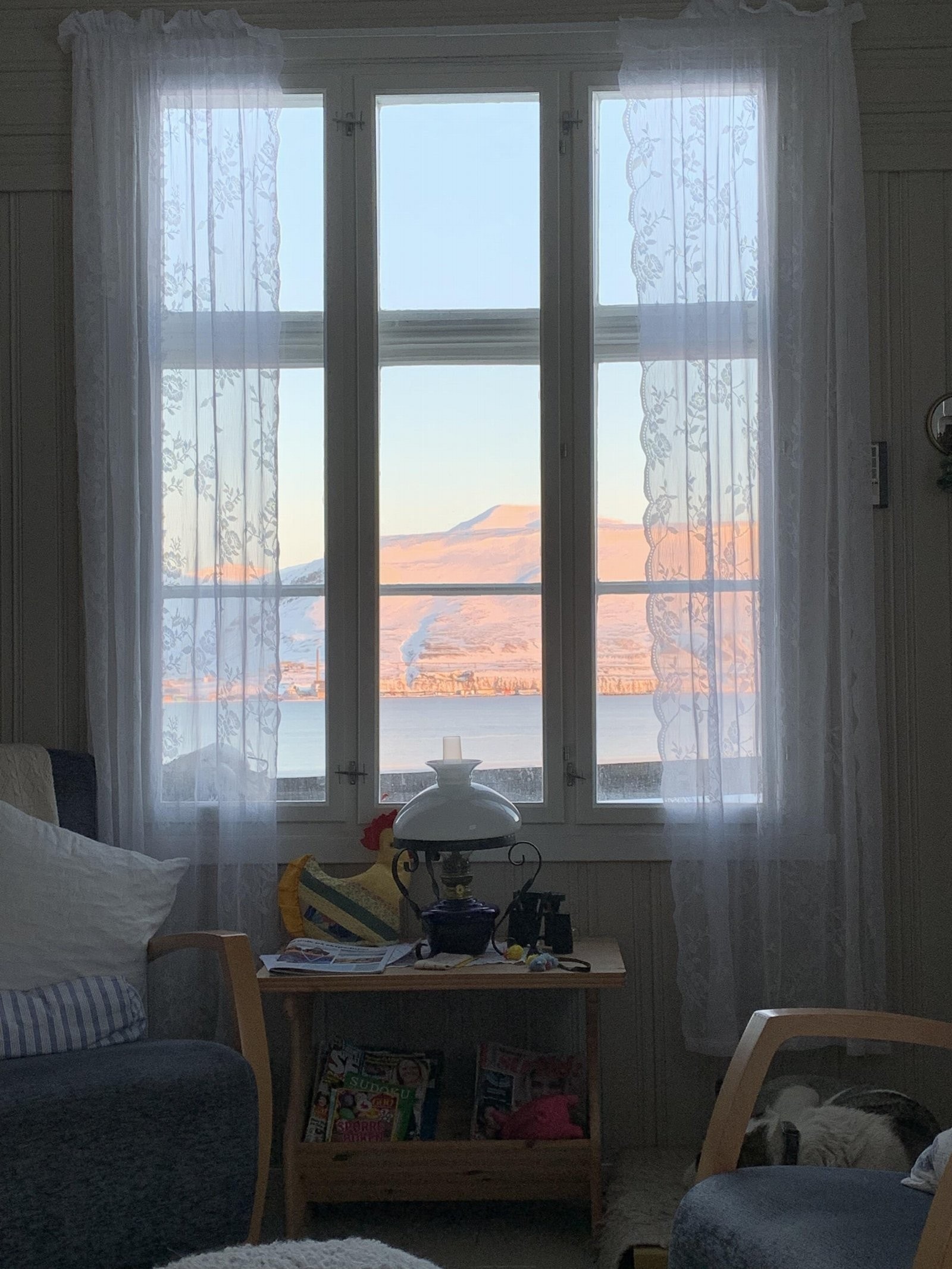 Fravindusflater har du fin utsikt mot fjorden og mot Longyearbyen Galleribilde