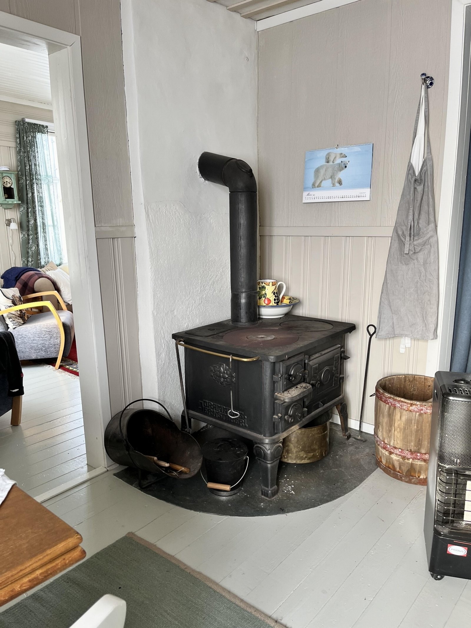 Vedfyring på kjøkken Galleribilde