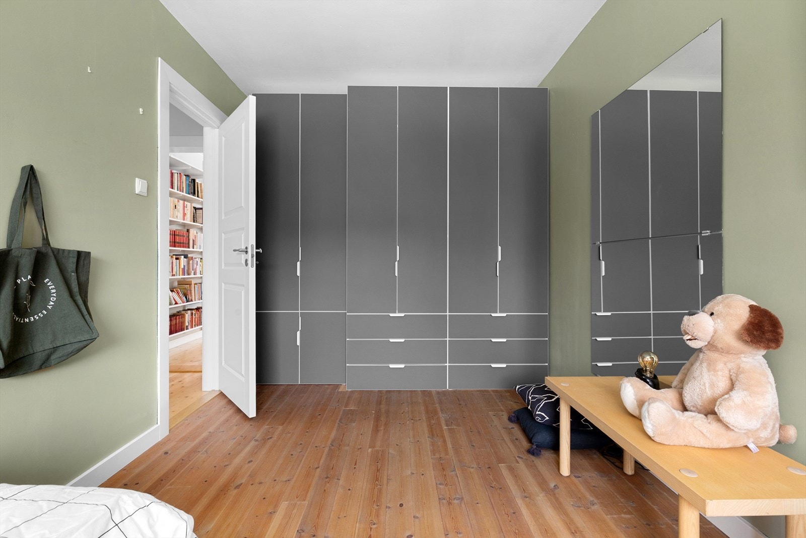 Godt med garderobeskap også her Galleribilde