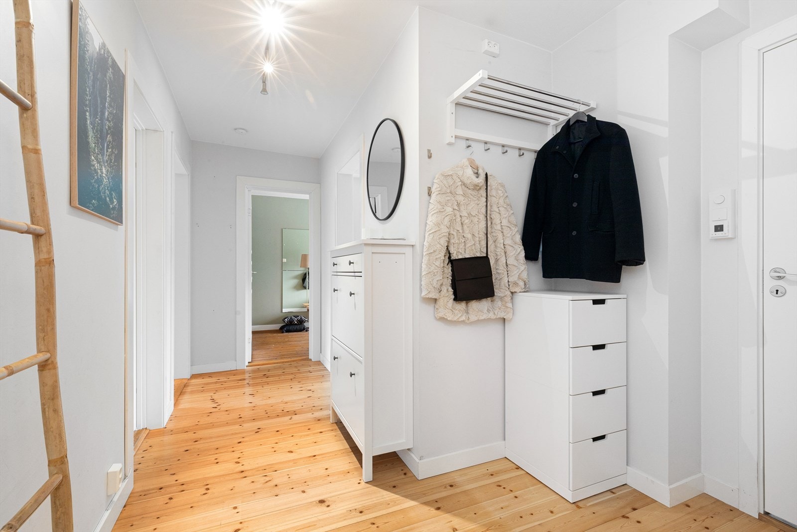 Romslig entré/gang Galleribilde