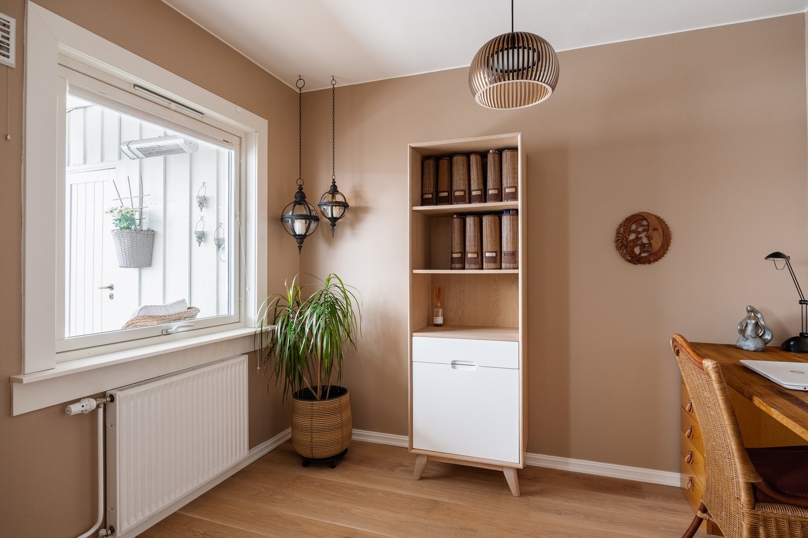 Rommet brukes i dag som bibliotek og kontor, men kan med enkle grep omgjøres til et ekstra soverom. Galleribilde