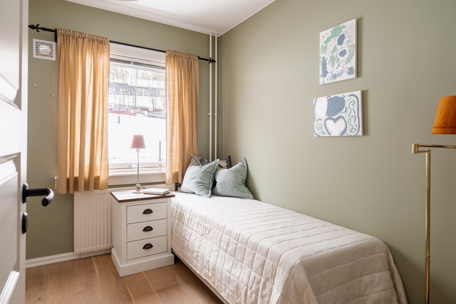 Det andre soverommet egner seg godt som barnerom, gjesterom eller kontor. Galleribilde