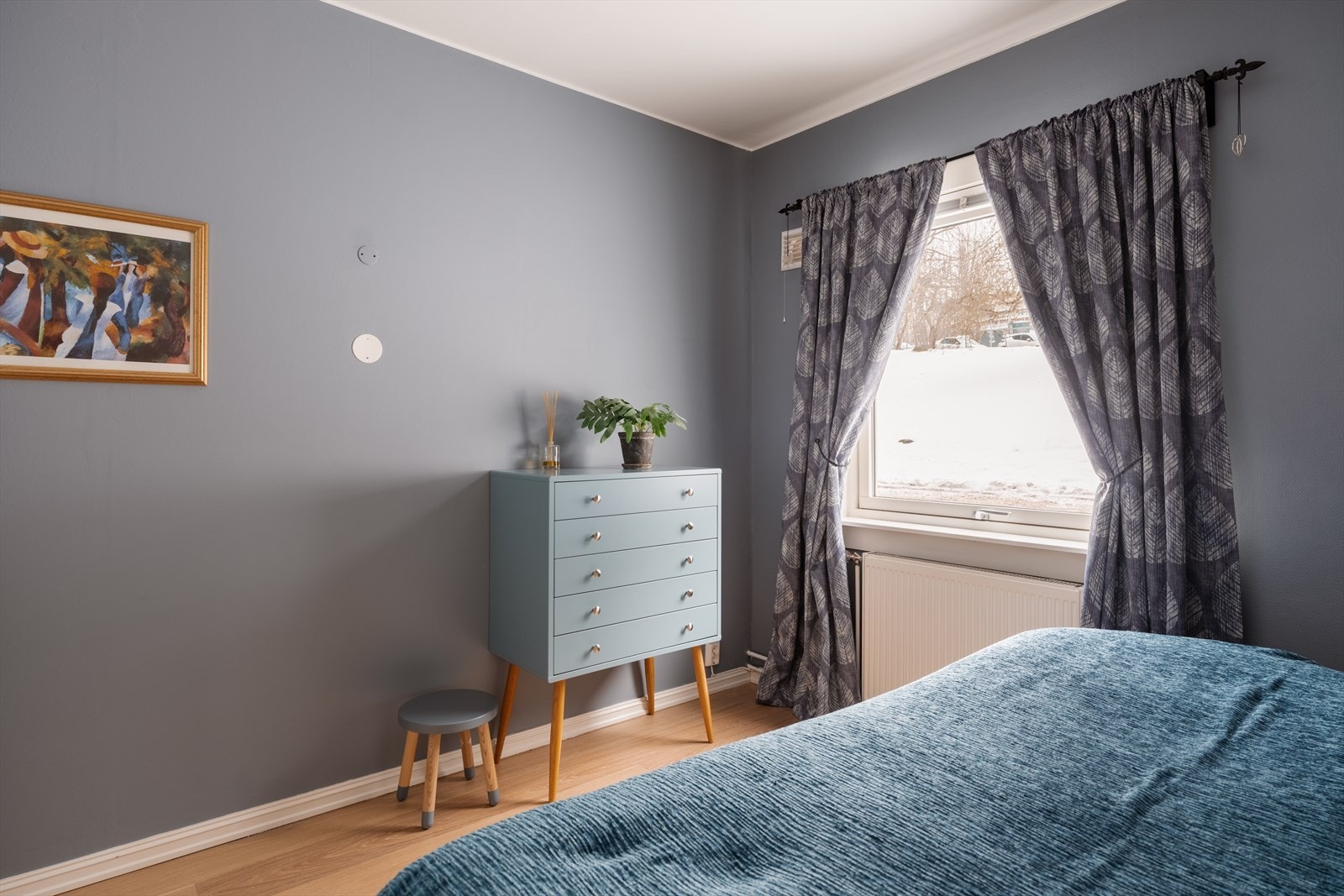 Leiligheten har gode lagringsmuligheter med to boder i kjelleren og en bod på terrassen. Galleribilde