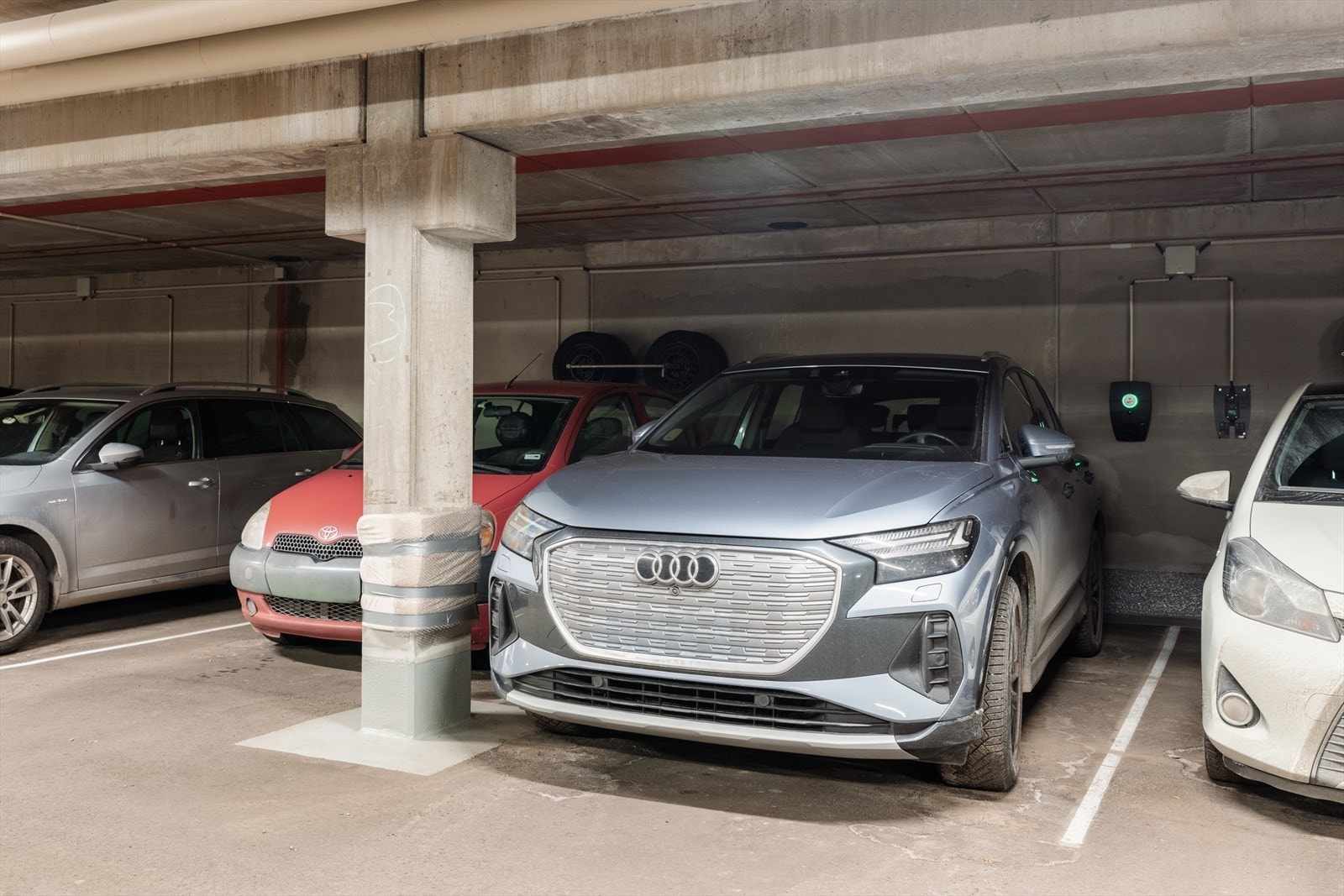 Det er mulig å kjøpe selgers garasjeplass for kr. 325 000,-. Galleribilde