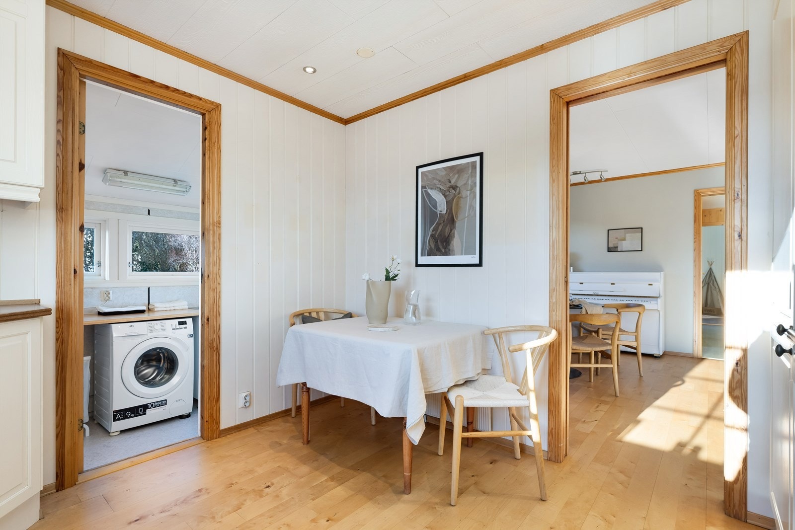 Inngang til vaskerom fra kjøkken. Galleribilde