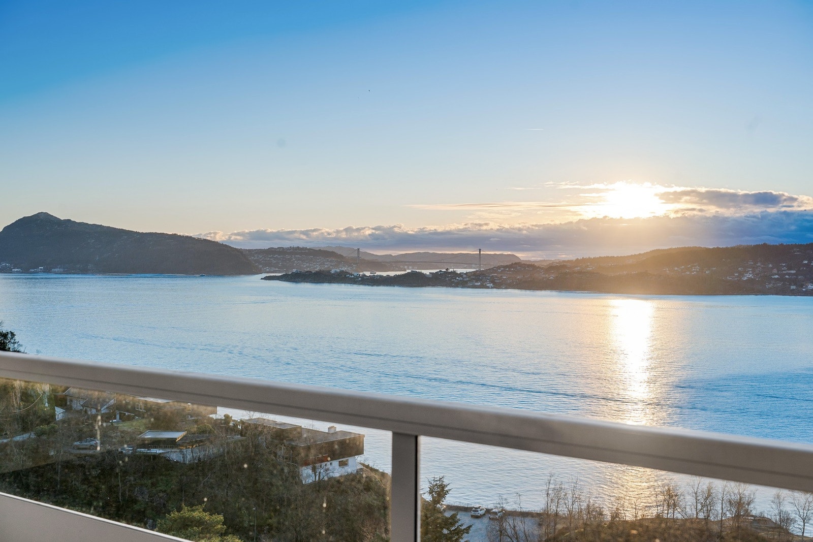 Nydelig utsikt og sol til ca. 23 på kvelden Galleribilde