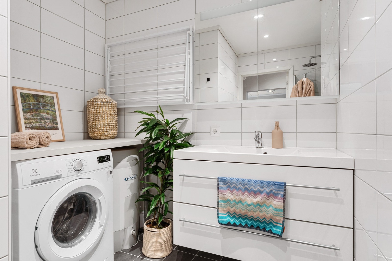 Varmekabler i gulv og opplegg for vaskemaskin Galleribilde