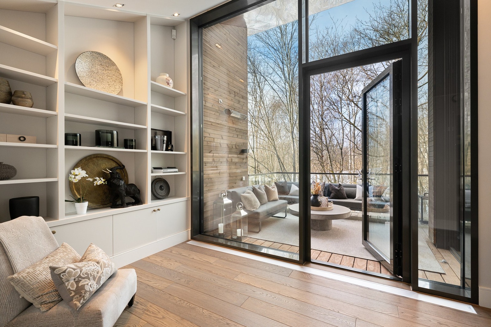 Ekstra luksus med vannbåren gulvvarme som gir jevn og behagelig varme året rundt. Galleribilde