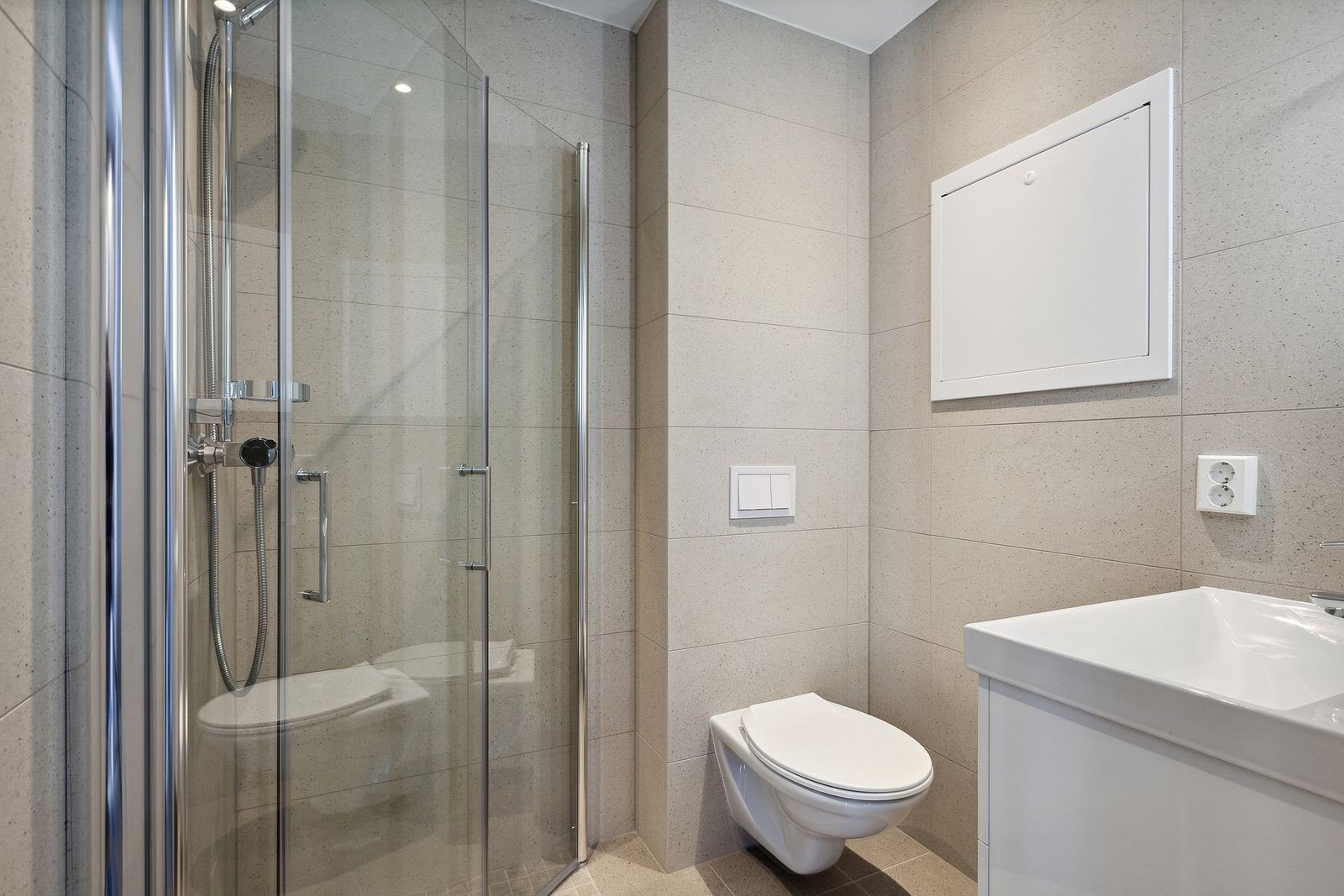 Baderom er helt nytt. Eget vaskerom i trappeoppgang Galleribilde