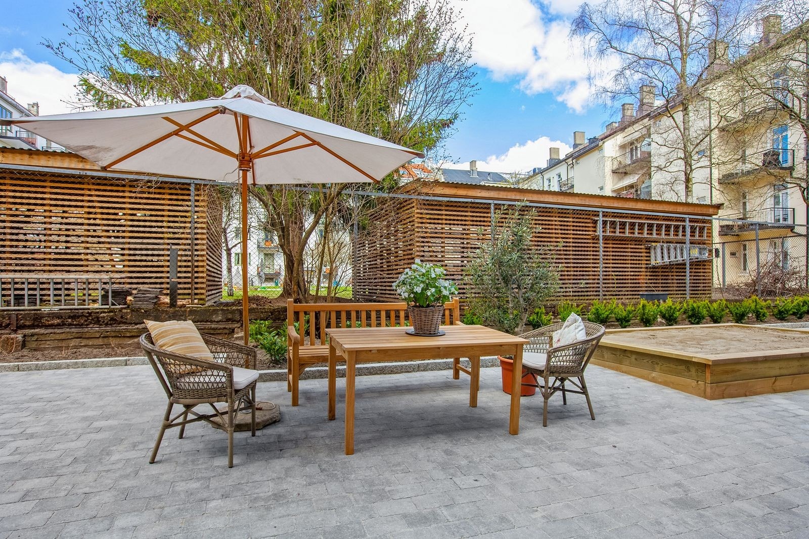 Koselig bakgård Galleribilde