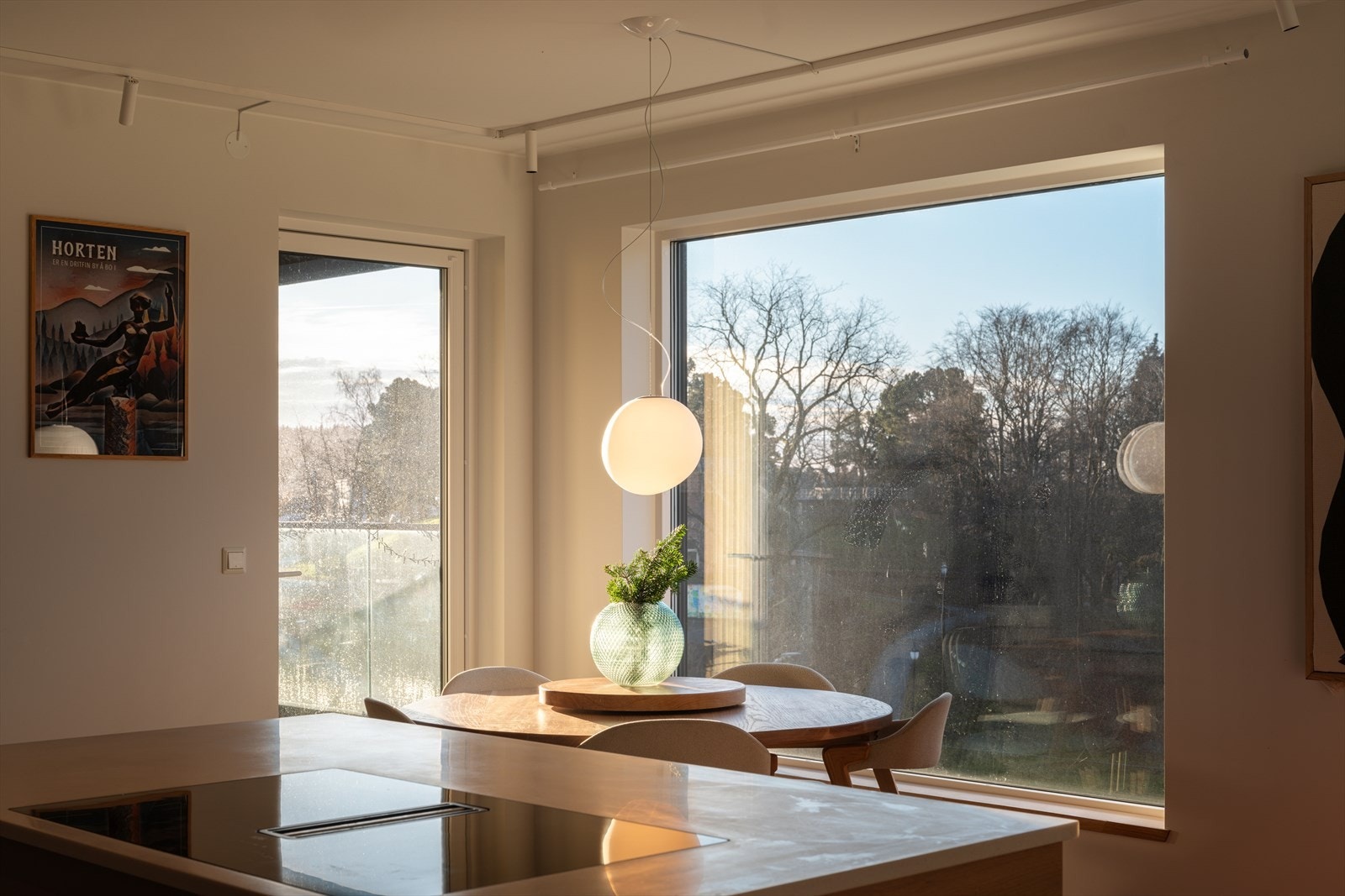 Balansert ventilasjon og fjernvarme sikrer et godt inneklima året rundt. Galleribilde