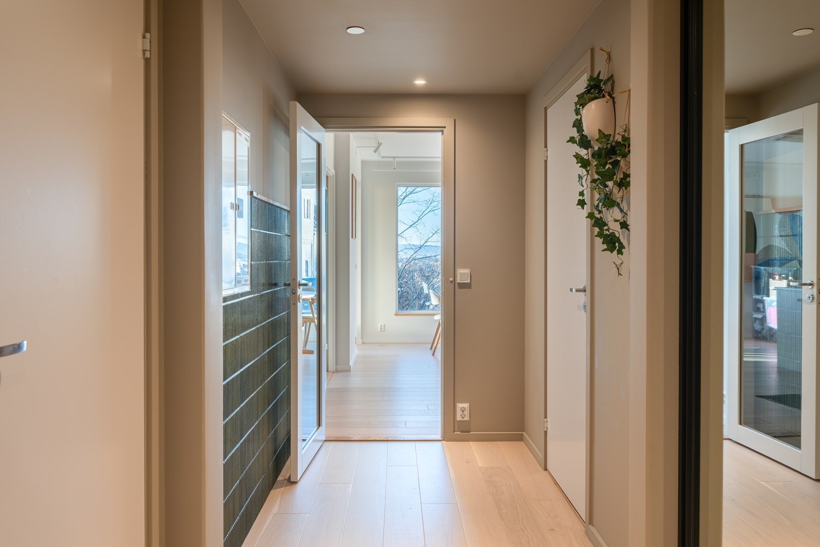 Fra gangen er det adkomst til hovedsoverommet. Galleribilde