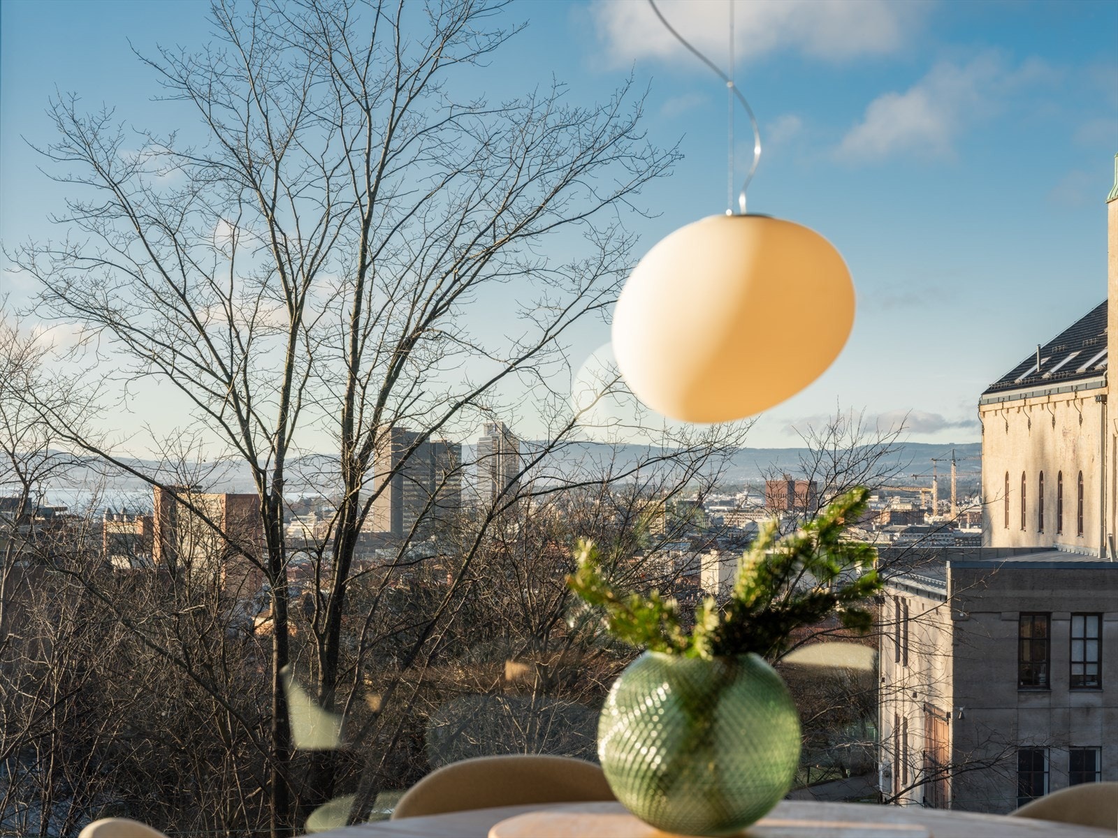 Utsikten forandrer seg med årstidene og er en kvalitet i seg selv. Galleribilde