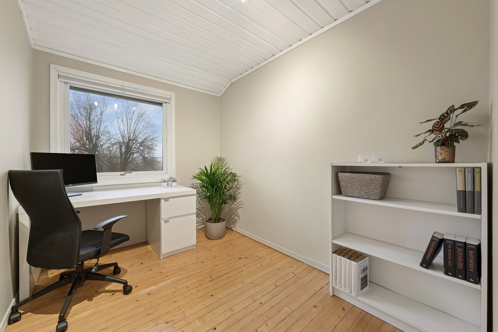 Soverom 3 i 2. etasje benyttes i dag som kontor Galleribilde