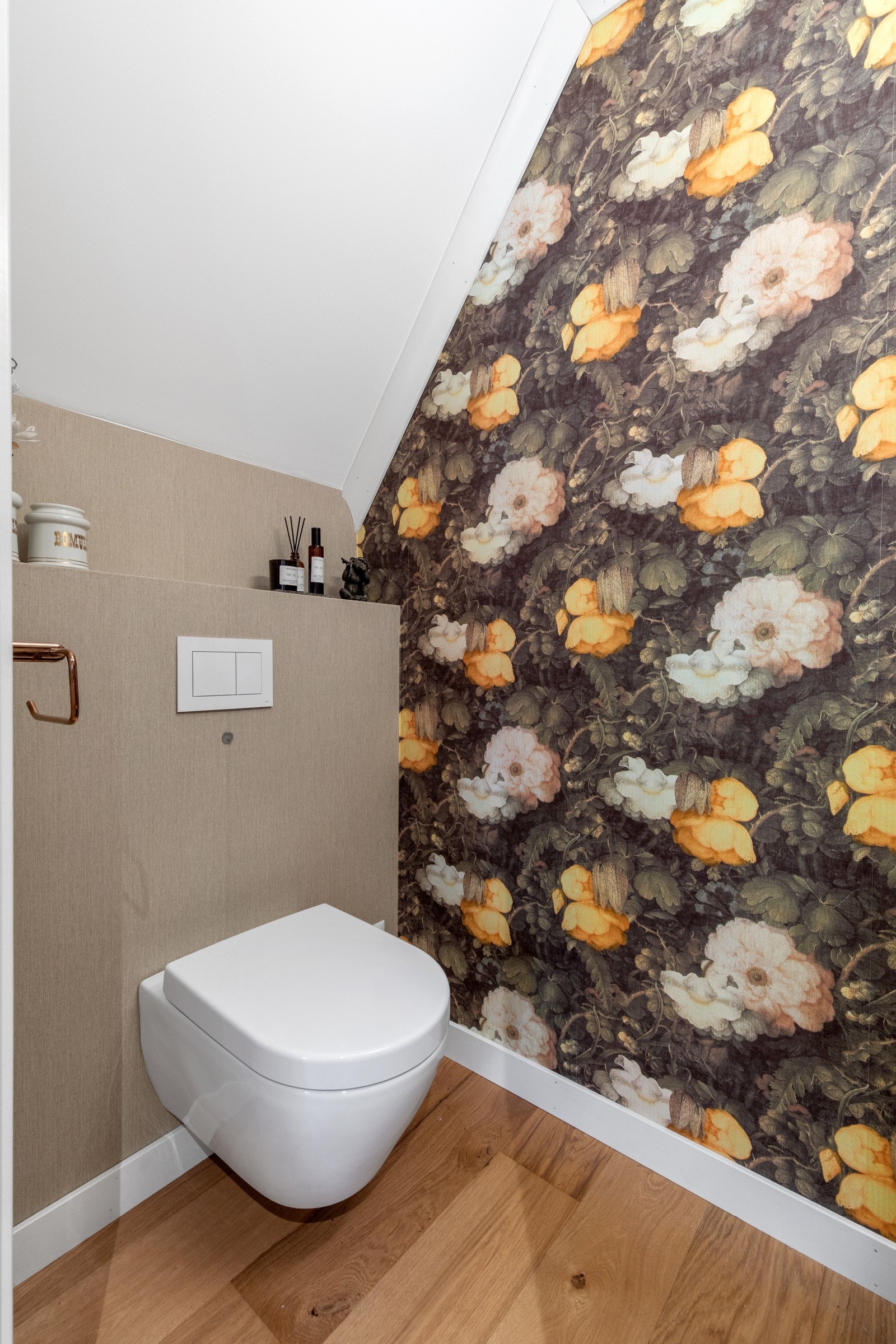 Vegghengt wc i gjestetoalett Galleribilde