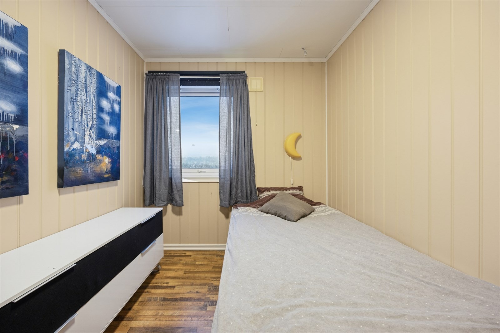 Soverom med plass til seng og annet ønskelig møblement. Galleribilde