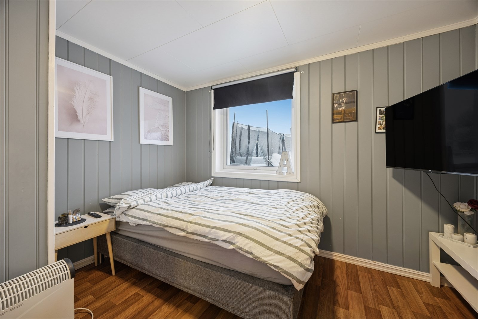 Alle vinduer i boligen er 2-lags malte trevinduer, installert under renoveringen i 2006. Galleribilde