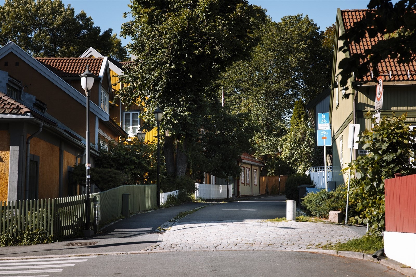 Om sommeren ser denne gaten omtrent slik ut. Tenk at dette er midt i Oslo sentrum? Galleribilde