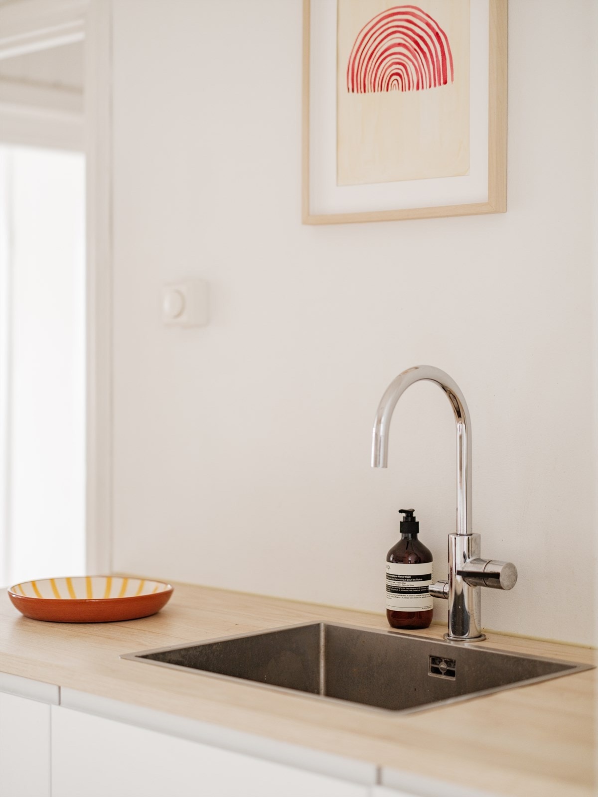 Enkle, men tidløse materialvalg som gir et stilrent uttrykk. Galleribilde