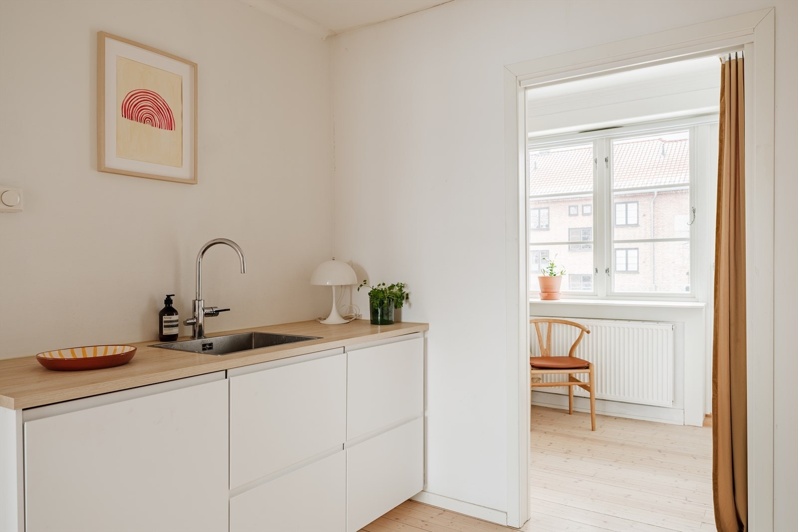 Man kan eventuelt også åpne opp veggen til venstre her dersom man ønsker et større kjøkken. Galleribilde