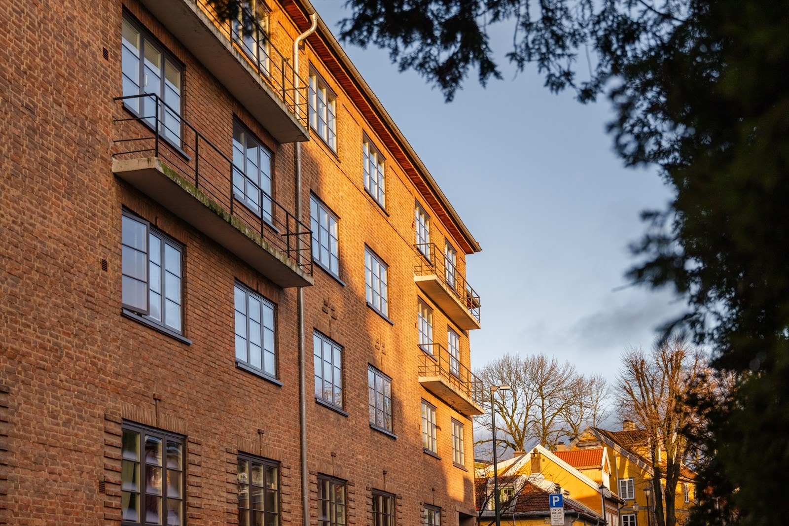 Leiligheten har en god intern beliggenhet, 3.etasje med utsikt i tre himmelretninger. Galleribilde