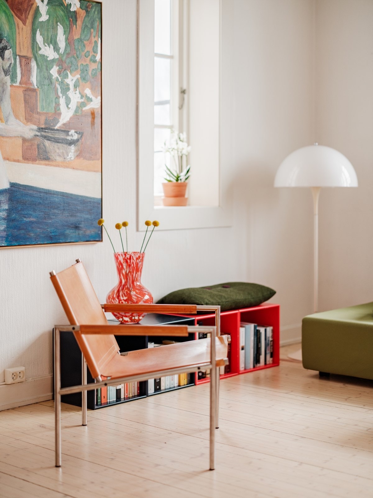 Legge merke til det lile "ekstra" vinduet som denne leiligheten har. Dette gjør at man har utsikt i hele tre forskjellige himmelretninger. Galleribilde