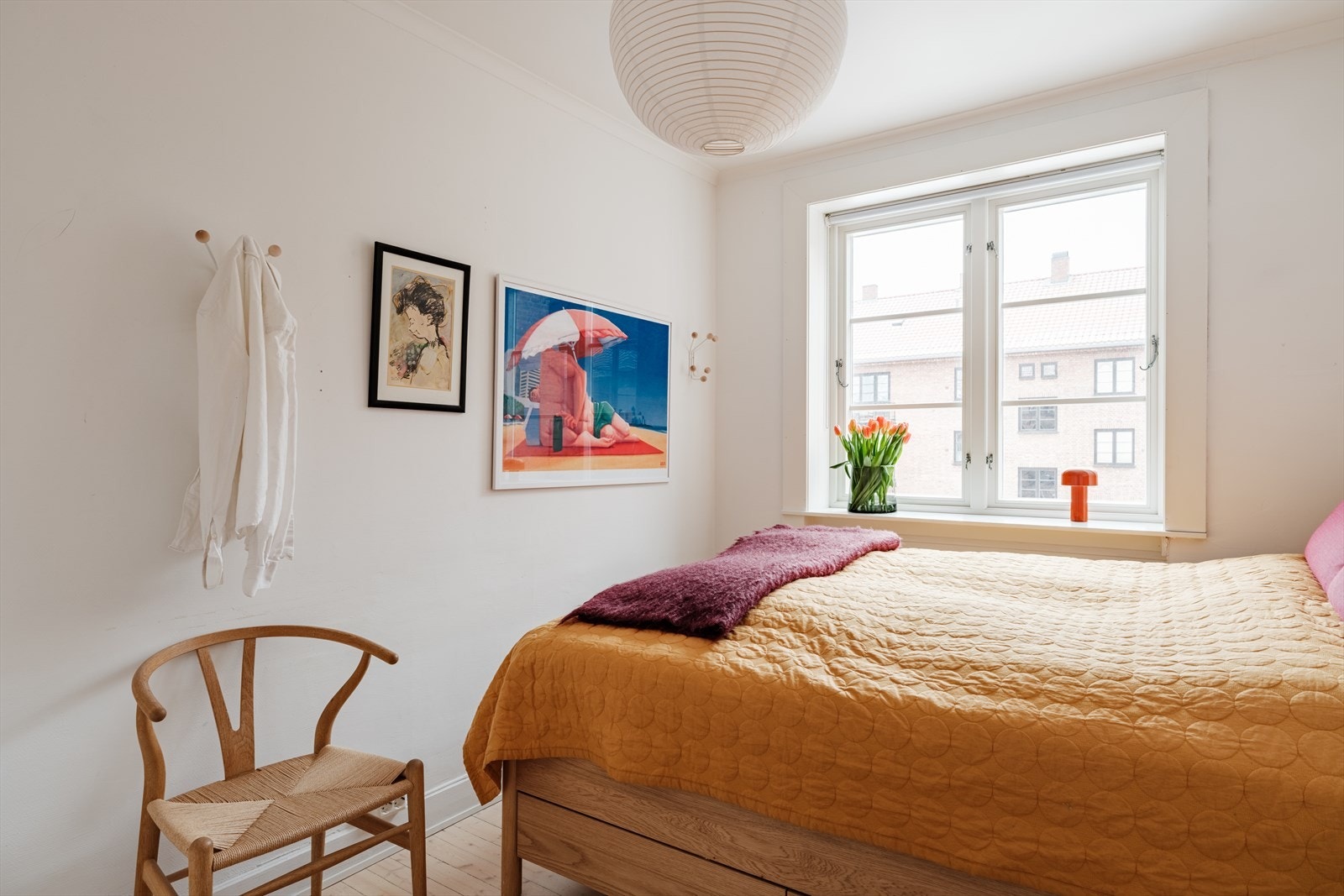 Begge soverommene vender mot indre gårdsrom. Galleribilde