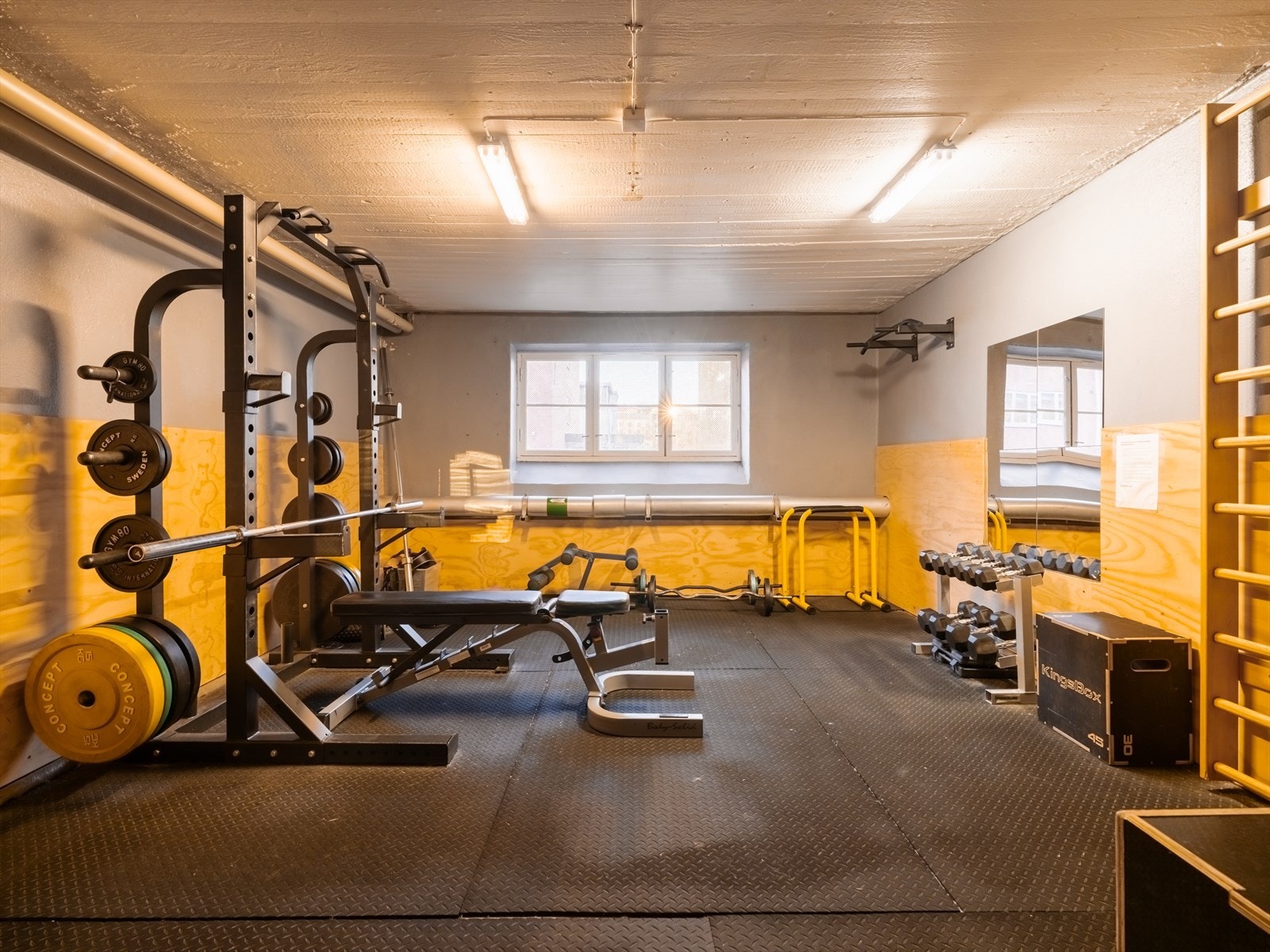 Borettslaget har et kostnadsfritt treningsrom i kjelleren. Galleribilde