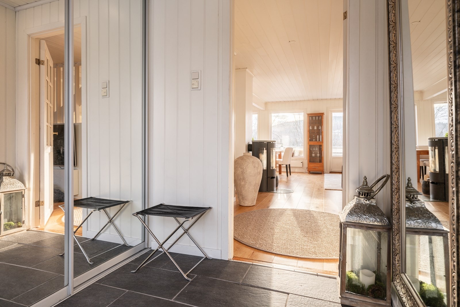 Flislagt entré med varme i gulvet. Galleribilde