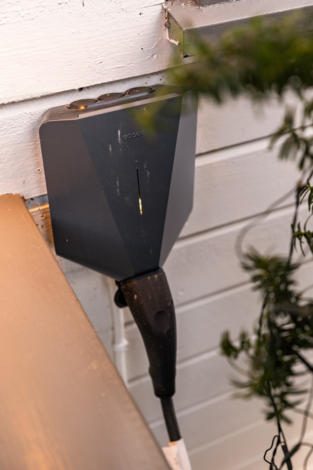 Elbil-lader. Galleribilde