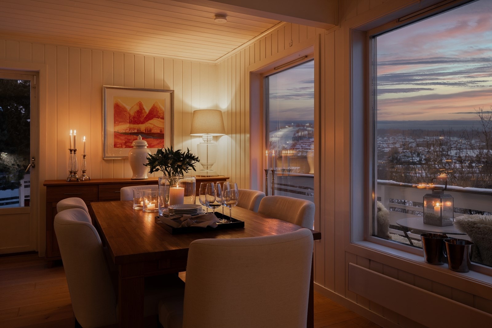 God plass til spisebord i forlengelse av kjøkkenet. Galleribilde