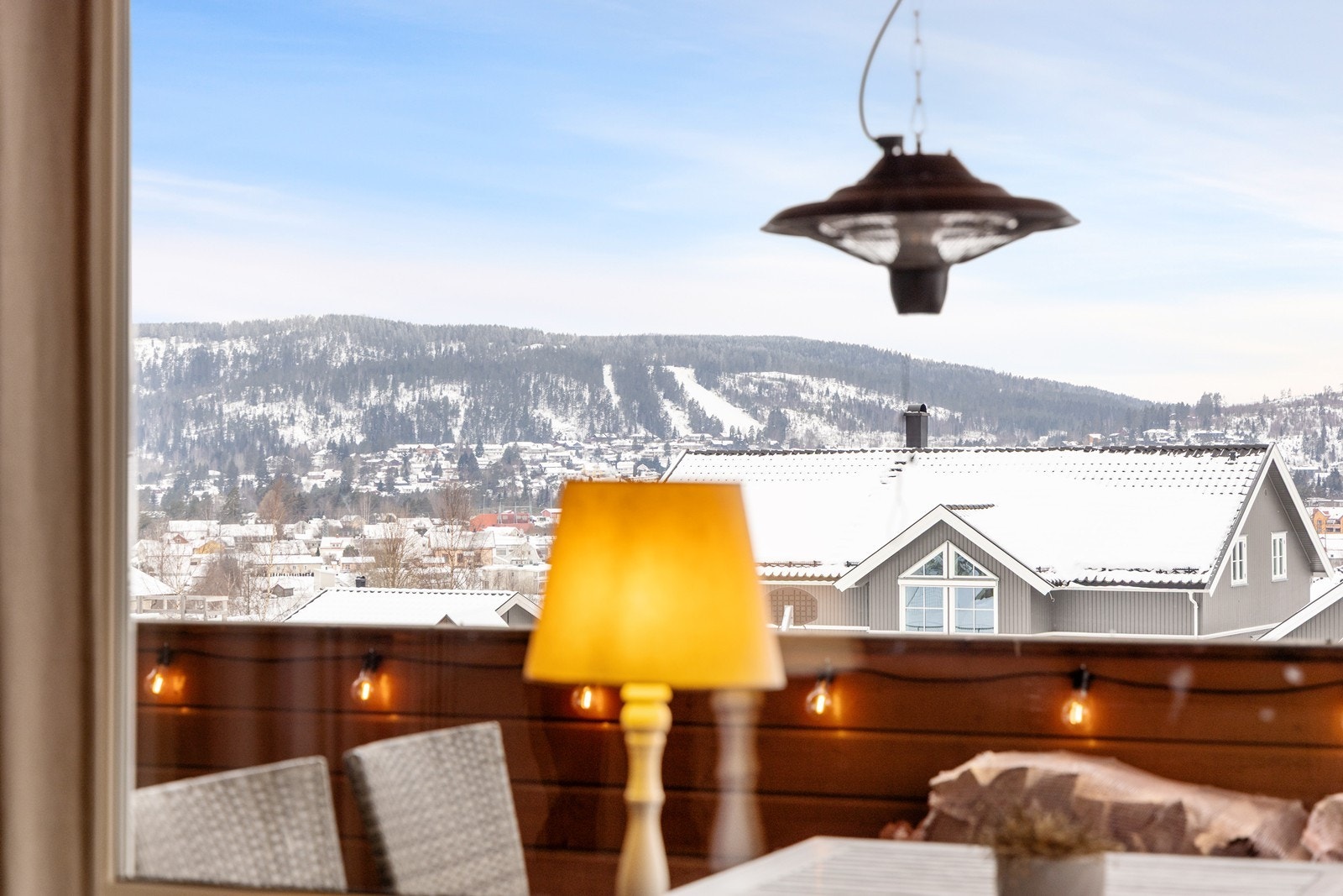 Det er trivelig utsyn fra både balkong og leiligheten for øvring. Galleribilde