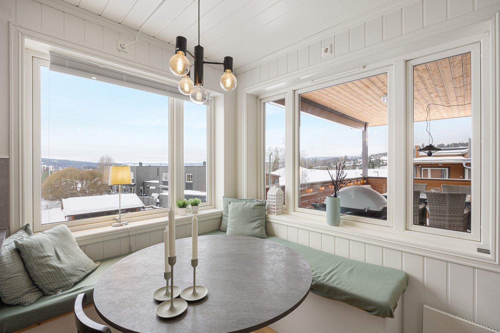 I kjøkkenet er det en trivelig krok, perfekt for frokost og middag med familien. Galleribilde