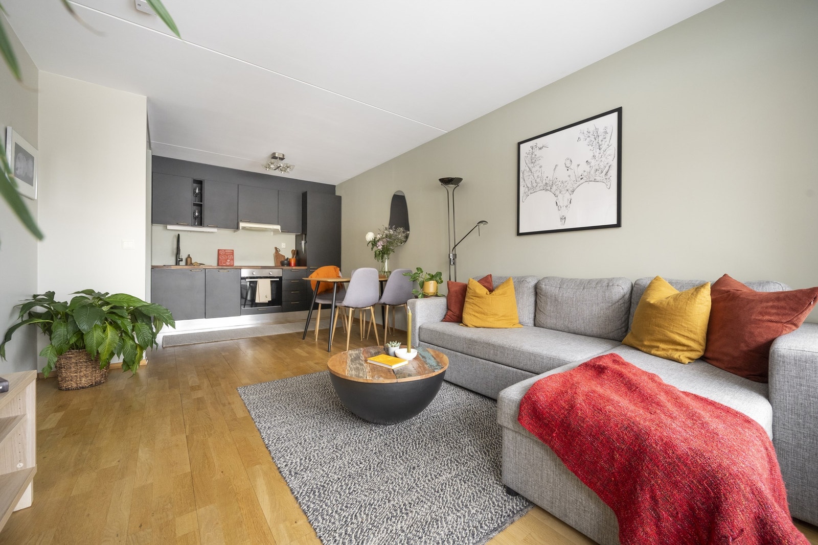 Lys og romslig stue. Galleribilde