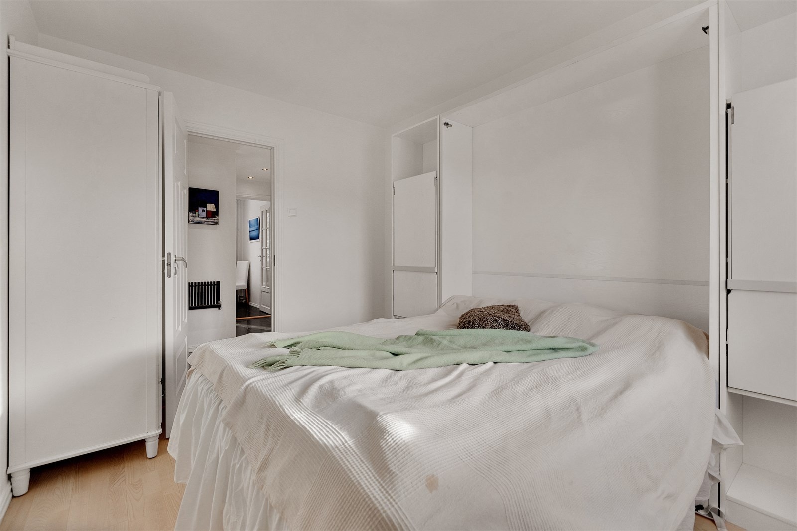 Alle rommene har i dag nedfellbare senger som gjør at rommet kan brukes til mye mer enn bare soverom, en smart løsnig. Galleribilde