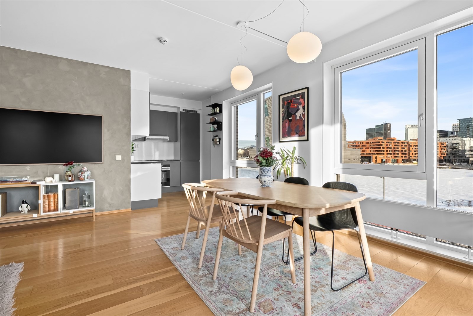 God plass til stor spisestue. Perfekt ved sosiale sammenkomster. Galleribilde