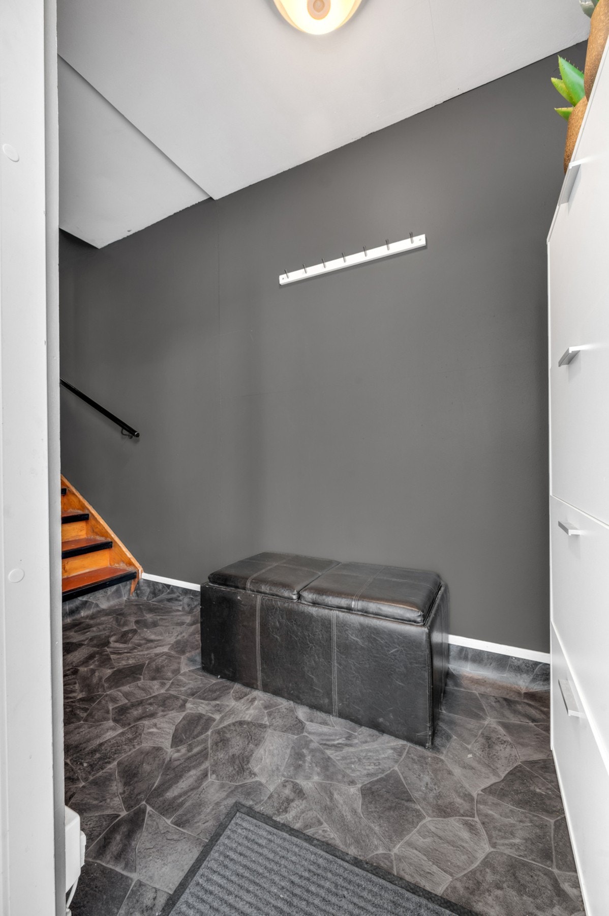 -Entré med egen inngang til leiligheten. Galleribilde