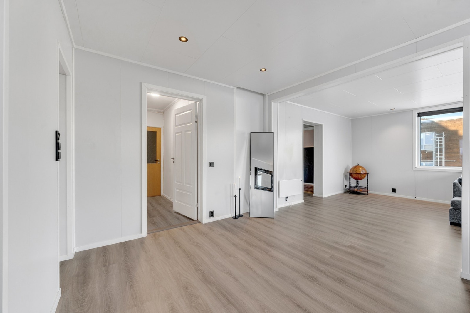 - Leiligheten er på hele 103 m² som gir et gjennomgående romslig preg. Galleribilde