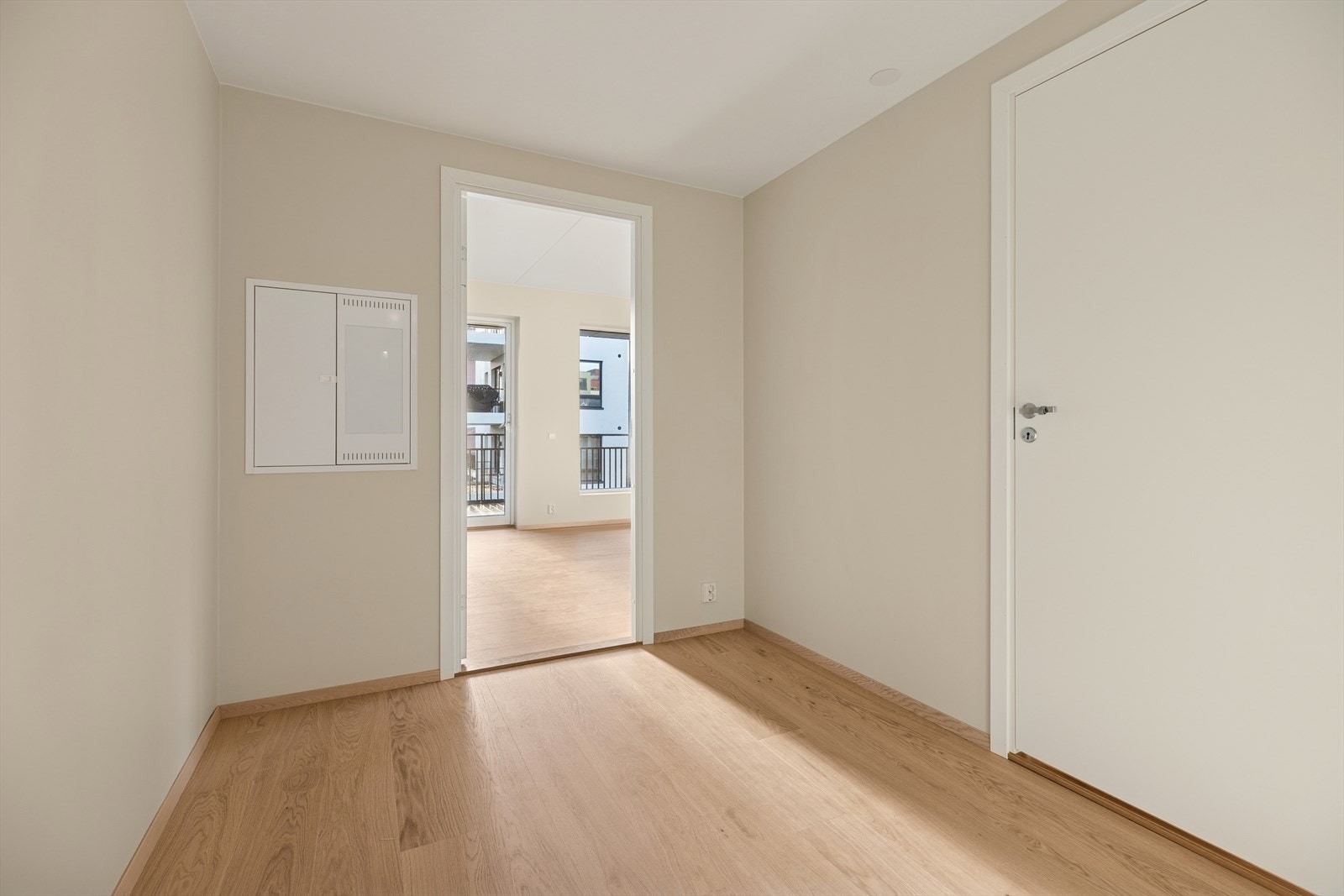 Romslig entré/gang. Galleribilde